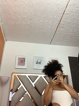 TwerkingNat online show from 09.11.25