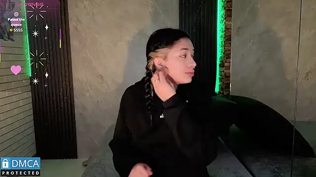 stepha   online show from 12.17.25