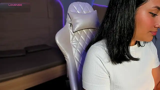 HannahMontgomery online show from 12.17.25