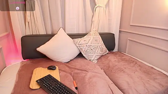 Nahomi key  online show from 09.25.25