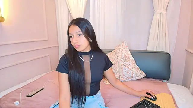 Nahomi key  online show from 10.15.25