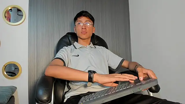 Daddy Darcks online show from 10.15.25