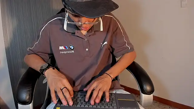 Daddy Darcks online show from 10.18.25