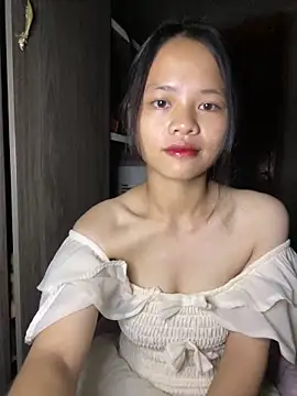 Snapshot of Hana-44 chatting on 09.25.25 Hana-44 online show from 09.25.25