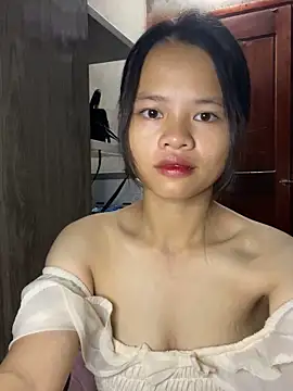 Snapshot of Hana-44 chatting on 09.30.25 Hana-44 online show from 09.30.25