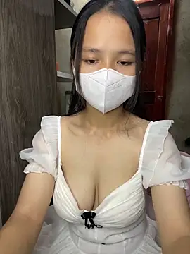 Snapshot of Hana-44 chatting on 10.14.25 Hana-44 online show from 10.14.25