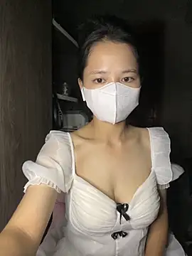 Snapshot of Hana-44 chatting on 10.22.25 Hana-44 online show from 10.22.25