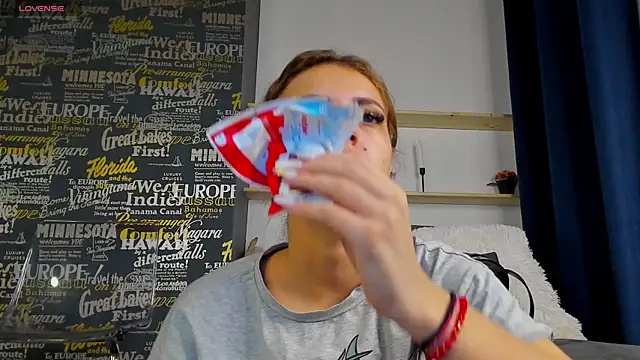 MaddieRay online show from 09.12.25