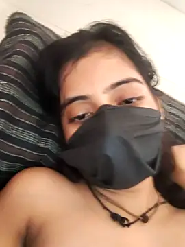 Hot-komall online show from 10.05.25