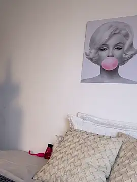 Snapshot of anailynn chatting on 09.20.25 anailynn online show from 09.20.25