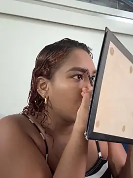 Snapshot of anailynn chatting on 09.29.25 anailynn online show from 09.29.25