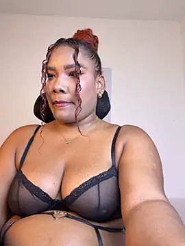 Snapshot of anailynn chatting on 10.01.25 anailynn online show from 10.01.25