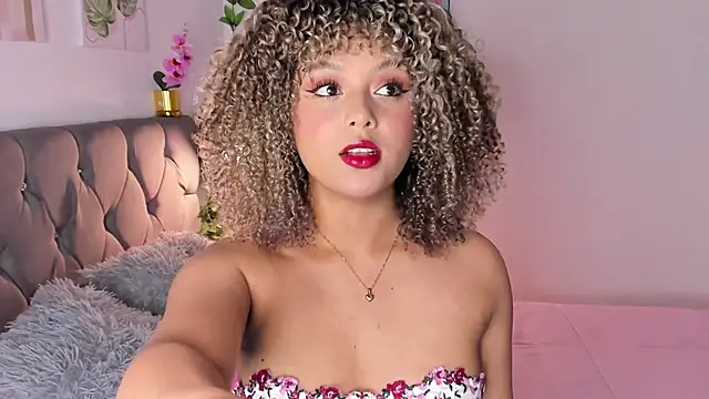 isajonnes18 online show from 10.25.25