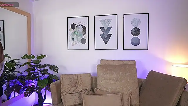 MilaCrave online show from 09.10.25