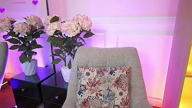 MilaCrave online show from 03.25.26