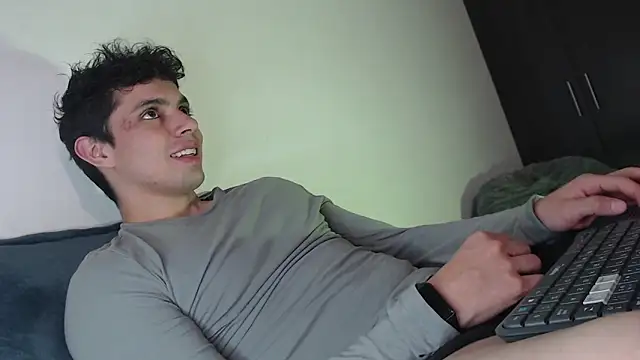 yourfavoriteboy   online show from 09.23.25