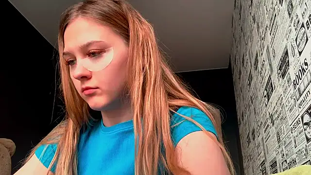 Snapshot of Smoke_mama chatting on 10.04.25 Smoke mama online show from 10.04.25