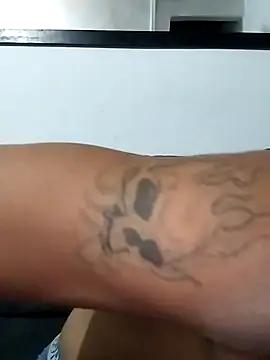 Snapshot of hoteder chatting on 10.23.25 hoteder online show from 10.23.25