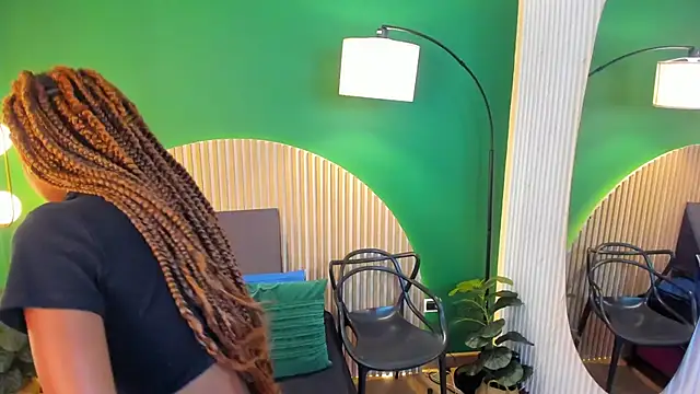 Snapshot of halleylorens chatting on 09.29.25 halleylorens online show from 09.29.25