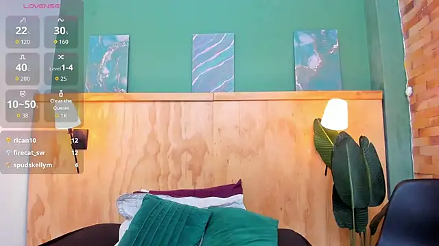 Snapshot of halleylorens chatting on 03.03.26 halleylorens online show from 03.03.26