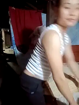 Snapshot of Ruaiuoi chatting on 04.27.26 Ruaiuoi online show from 04.27.26