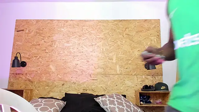 santiblack7 online show from 10.14.25