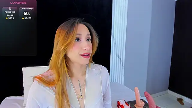 Snapshot of MONIK_FOX_CR chatting on 09.22.25 MONIK FOX CR online show from 09.22.25