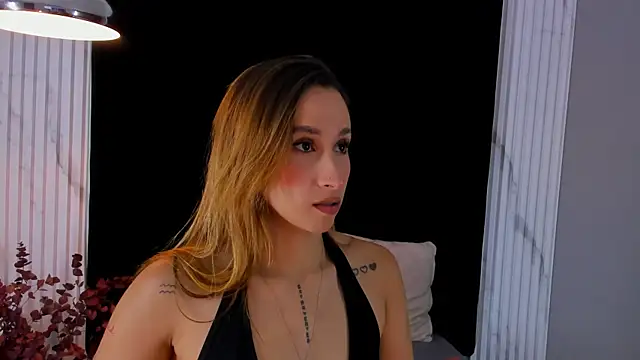 Snapshot of MONIK_FOX_CR chatting on 10.03.25 MONIK FOX CR online show from 10.03.25