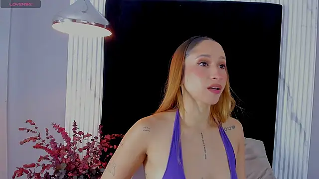 Snapshot of MONIK_FOX_CR chatting on 10.04.25 MONIK FOX CR online show from 10.04.25