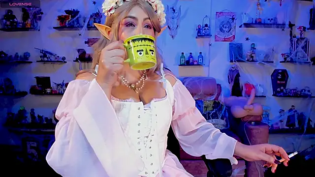 Snapshot of winnylove1 chatting on 10.30.25 winnylove1 online show from 10.30.25