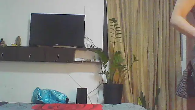 Snapshot of naiaratobon__ chatting on 10.24.25 naiaratobon   online show from 10.24.25