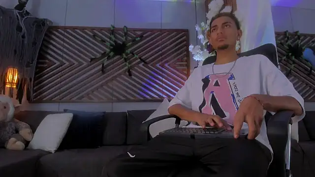 Adonis WB online show from 10.29.25