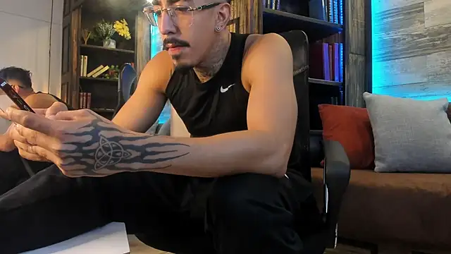 Donovan Desmond online show from 09.10.25