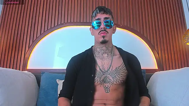 Donovan Desmond online show from 10.25.25