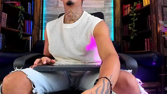 Donovan Desmond online show from 04.01.26