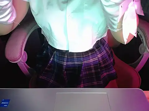 Snapshot of ahoa_Tk chatting on 10.15.25 ahoa Tk online show from 10.15.25