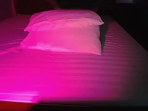 Snapshot of ahoa_Tk chatting on 10.20.25 ahoa Tk online show from 10.20.25