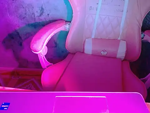 Snapshot of ahoa_Tk chatting on 10.29.25 ahoa Tk online show from 10.29.25