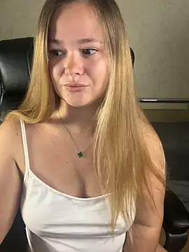 Snapshot of CaramelleSugar_ chatting on 09.20.25 CaramelleSugar online show from 09.20.25