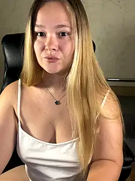 Snapshot of CaramelleSugar_ chatting on 09.21.25 CaramelleSugar online show from 09.21.25