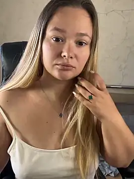 Snapshot of CaramelleSugar_ chatting on 09.24.25 CaramelleSugar online show from 09.24.25