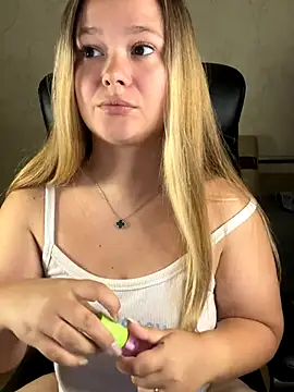 Snapshot of CaramelleSugar_ chatting on 09.26.25 CaramelleSugar online show from 09.26.25