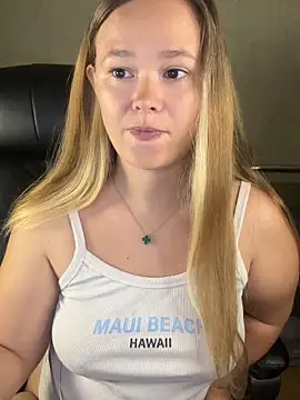 Snapshot of CaramelleSugar_ chatting on 09.28.25 CaramelleSugar online show from 09.28.25