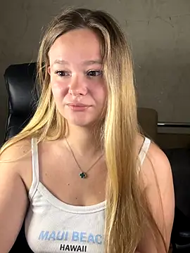 Snapshot of CaramelleSugar_ chatting on 09.29.25 CaramelleSugar online show from 09.29.25