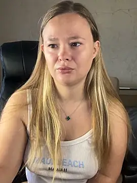 Snapshot of CaramelleSugar_ chatting on 09.30.25 CaramelleSugar online show from 09.30.25