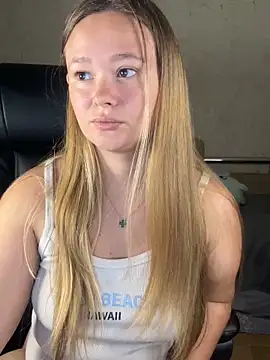 Snapshot of CaramelleSugar_ chatting on 10.01.25 CaramelleSugar online show from 10.01.25