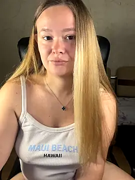 Snapshot of CaramelleSugar_ chatting on 10.05.25 CaramelleSugar online show from 10.05.25