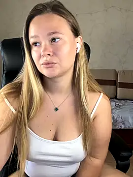 Snapshot of CaramelleSugar_ chatting on 10.08.25 CaramelleSugar online show from 10.08.25