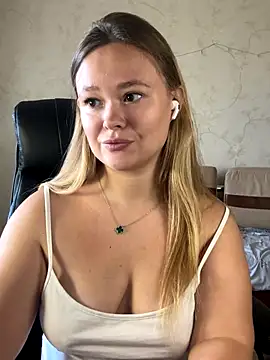 Snapshot of CaramelleSugar_ chatting on 10.11.25 CaramelleSugar online show from 10.11.25