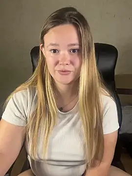 Snapshot of CaramelleSugar_ chatting on 10.12.25 CaramelleSugar online show from 10.12.25